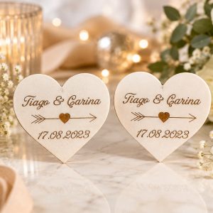 Lembrança de Casamento em Madeira Gravada — Coração com Seta do Amor